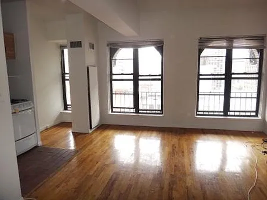 Rented by KVNY Soho | media 3