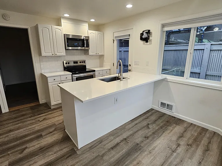 14040 Riviera Pl NE #A — Photo 6