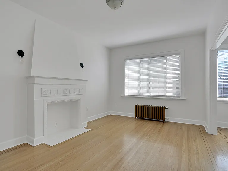 1530 W 13th Ave — Photo 1