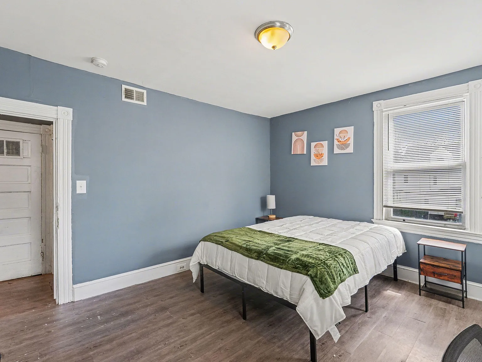 4 bed, 1.0 bath, 3793 sqft, $754 — Photo 3
