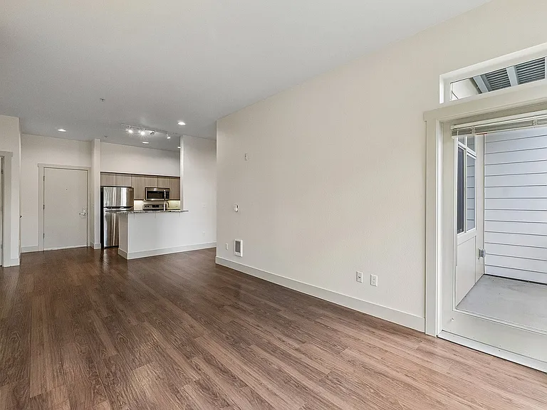 2-web-or-mls-1210 N 152nd St unit 215 Shoreline-S2606-002