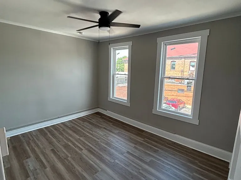 281 Wayne St — Photo 2