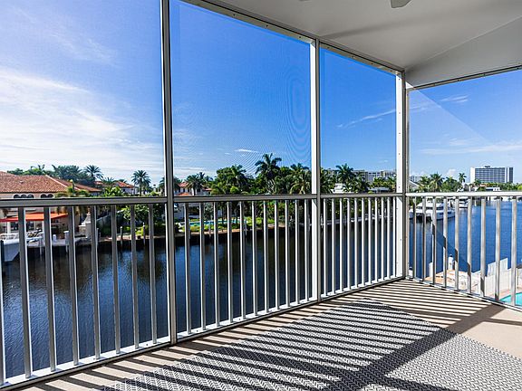 2nd image of 1332 Bayview Drive #302