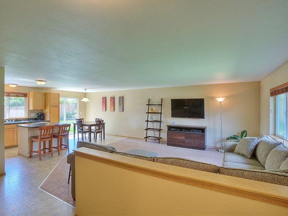3rd image of 22130 Cedarview Dr E