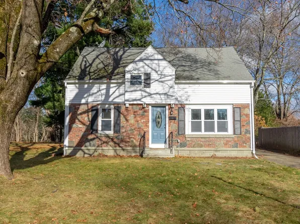 3 Hamilton St, Oxford, MA 01540
