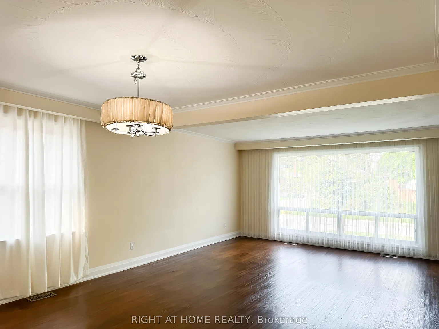 3 bed, $3,100 — Photo 4
