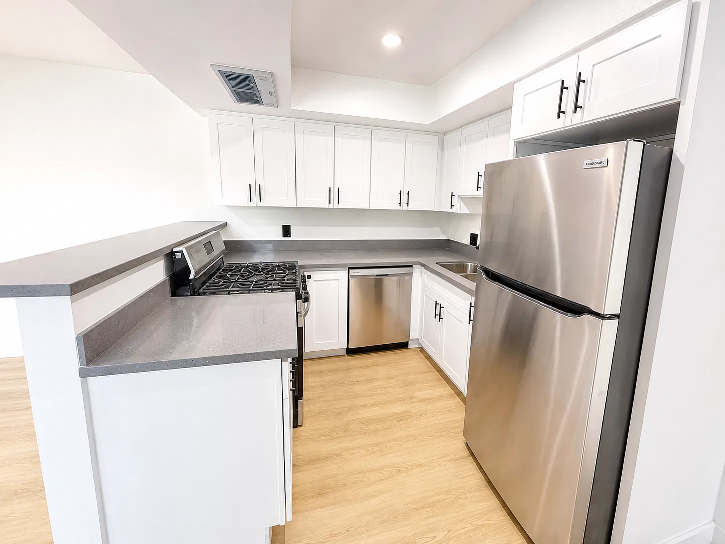 Altura Avenue 3239 — Photo 3