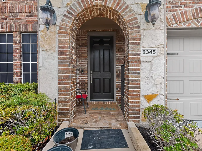 2345 Fountain Gate Dr — Photo 3