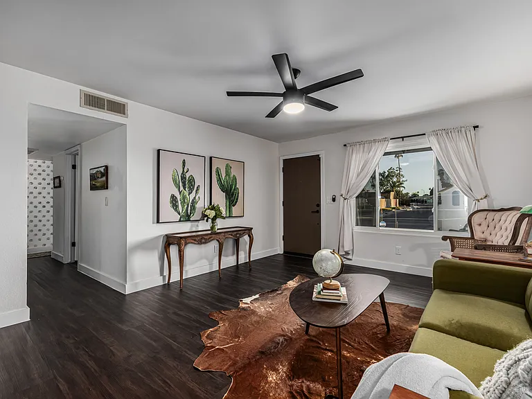 2200 N Los Altos Dr — Photo 10