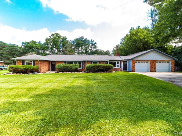 30 Sterling Dr, Lapeer, MI 48446
