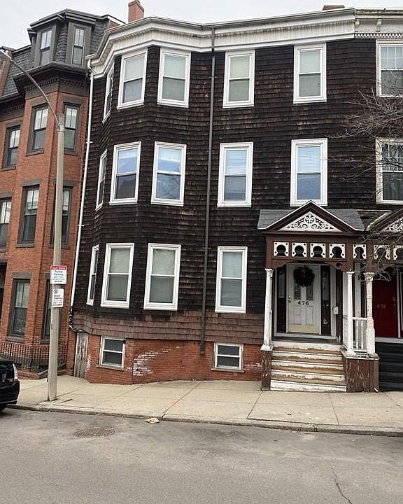 2nd image of 476 E 4th St