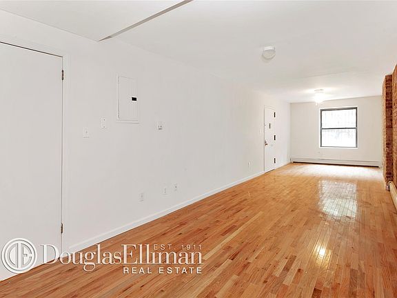 3rd image of 211 W 123rd St