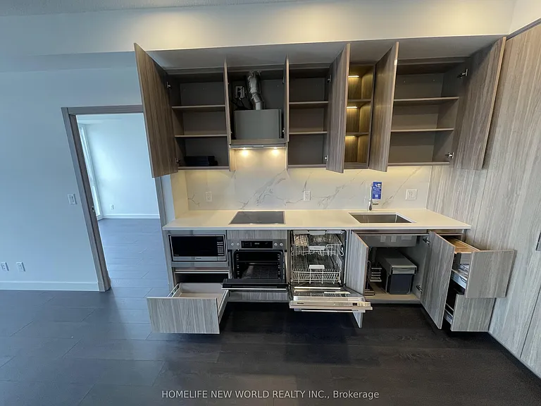 27 McMahon Dr #3001 — Photo 4