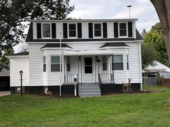8537 Superior Ave, Center Line, MI 48015