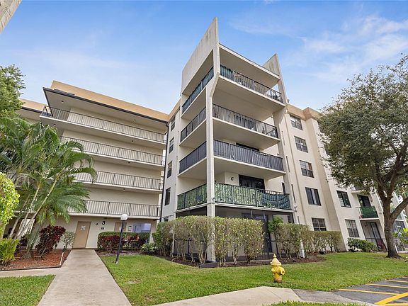 2nd image of 6190 Woodlands Boulevard #111