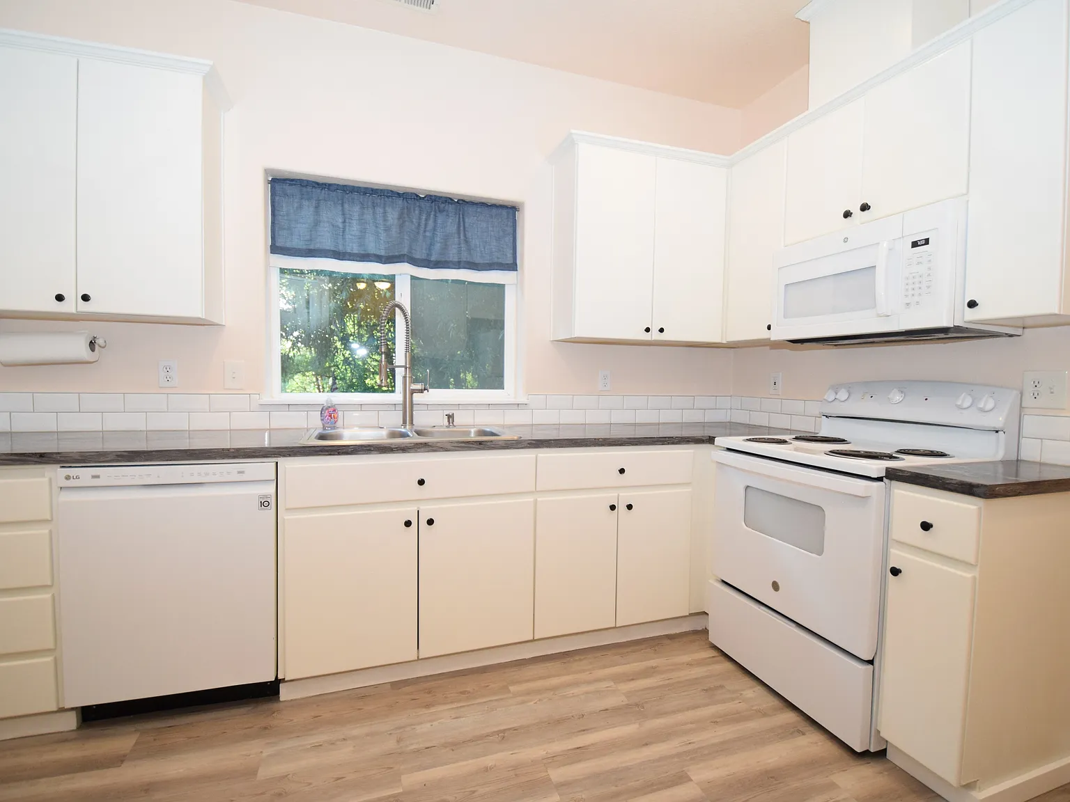 18528 SW McClarey Drive - 1 — Photo 3