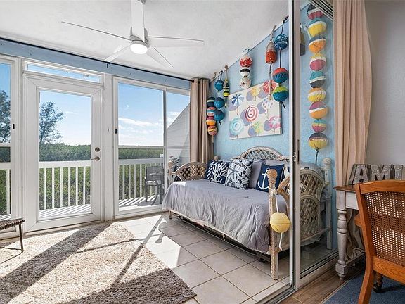 3rd image of 937 Waterside Ln
