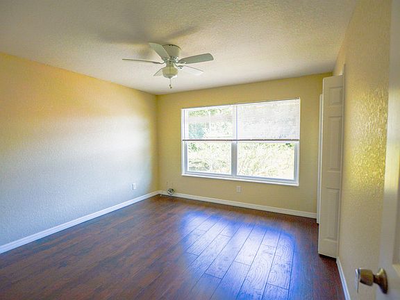 4th image of 804 Plum St