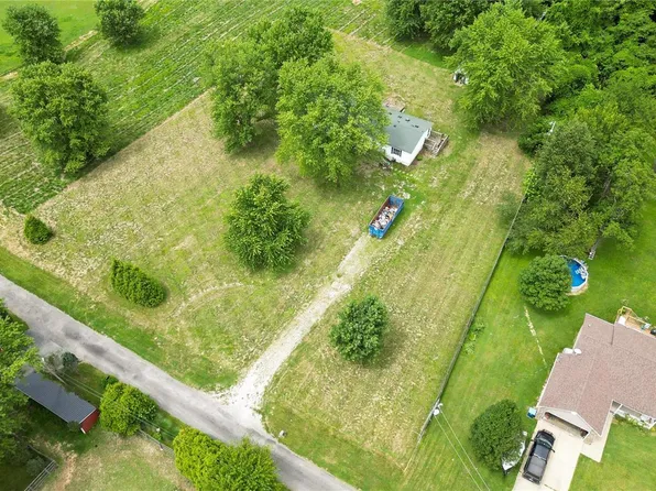305 Lockner Ln, Caseyville, IL 62232