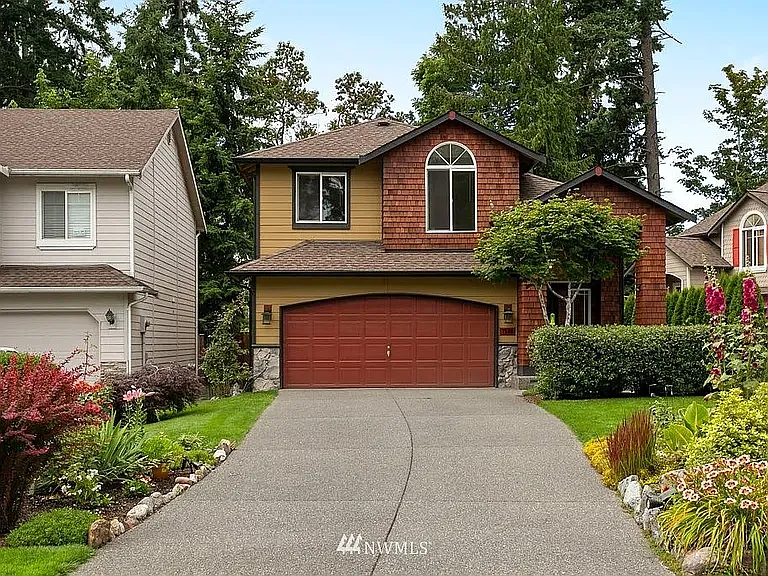 7540 NE 203rd St — Photo 2
