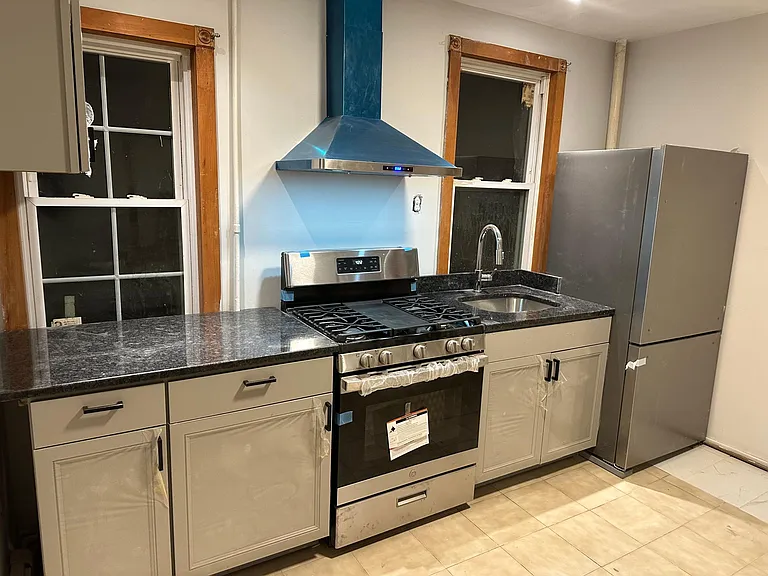 52 Gifford Ave #2 — Photo 9
