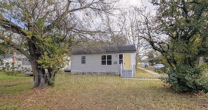 1st image of 3803 N Davis St