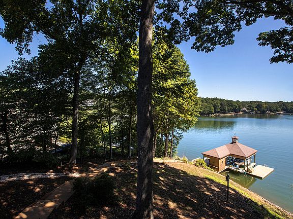 4th image of 232 Waterwood Dr