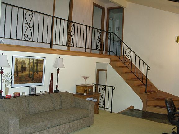 5th image of 943 N Arrowhead Dr