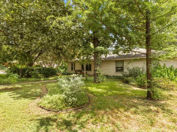 1219 Greenbriar Ln, Cleburne, TX 76033