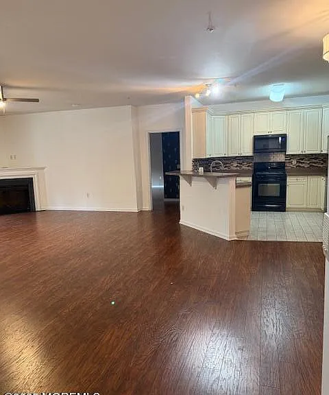 414 Sloan Ct — Photo 8