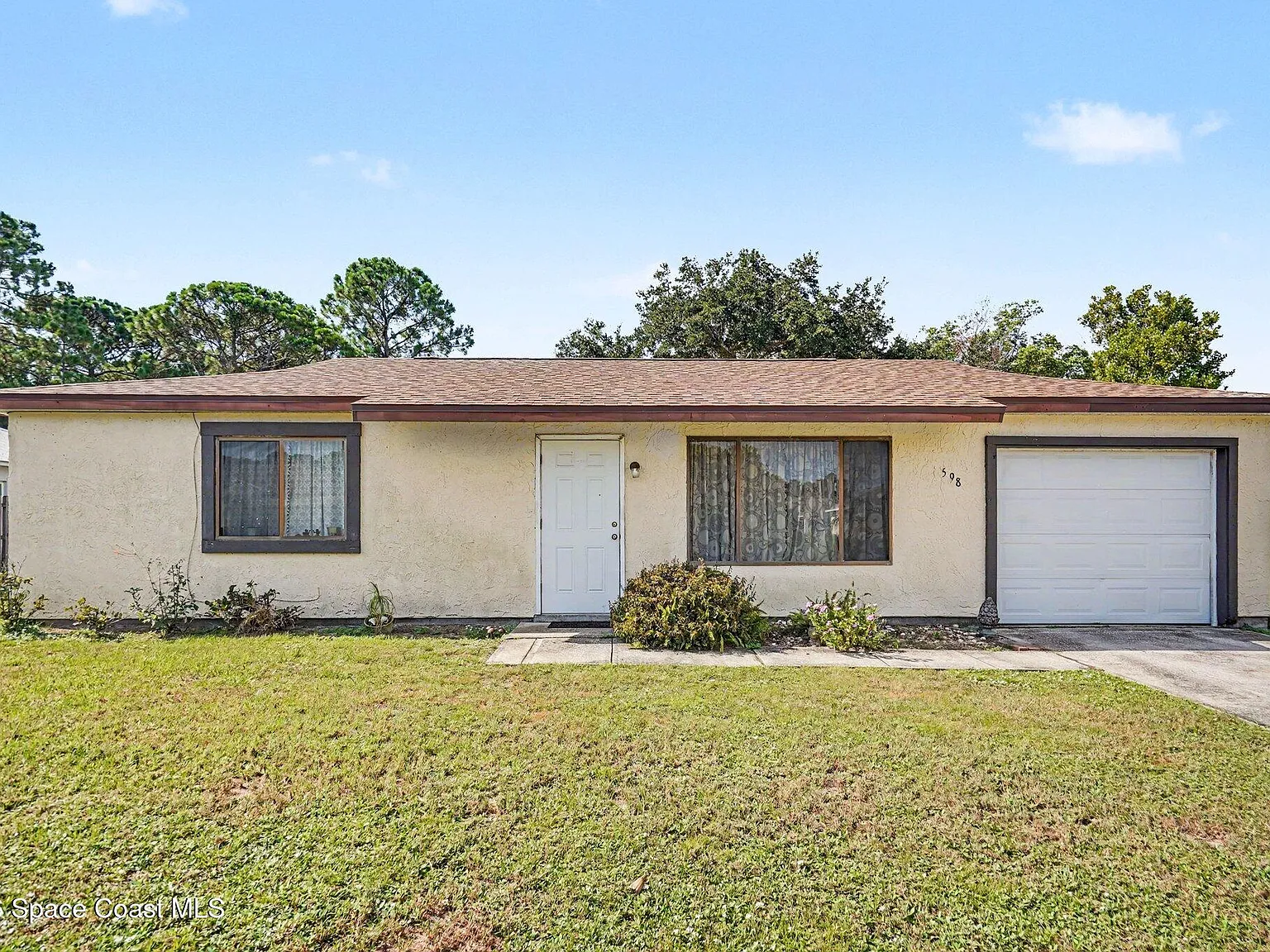 2 bed, 1.0 bath, 875 sqft, $1,550 — Photo 2