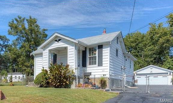 2nd image of 321 W Arlee Ave