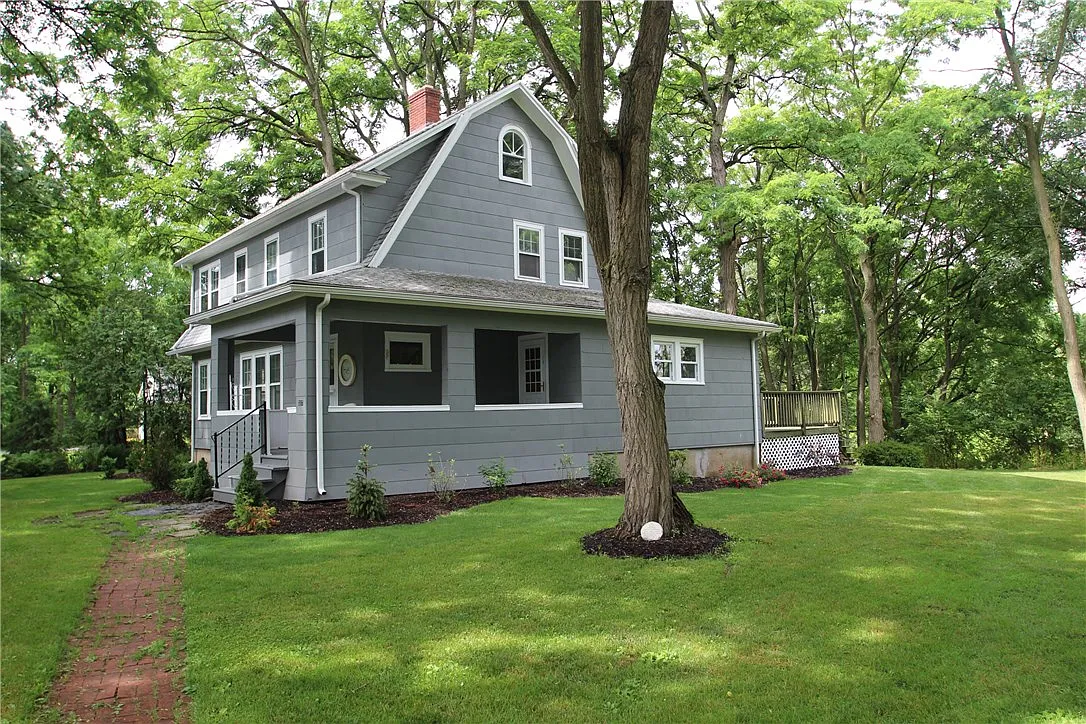 4 bed, 1.5 bath, 1606 sqft, $2,300 — Photo 2
