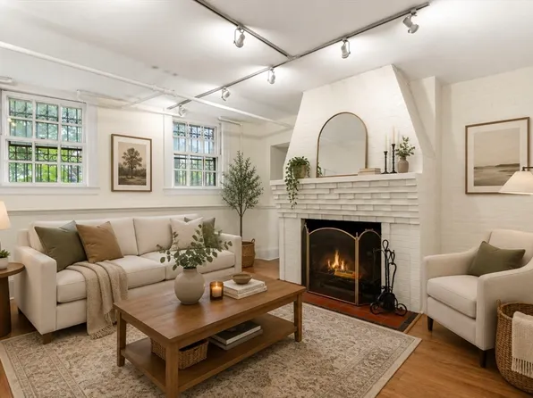 112 Pinckney St APT 4, Boston, MA 02114