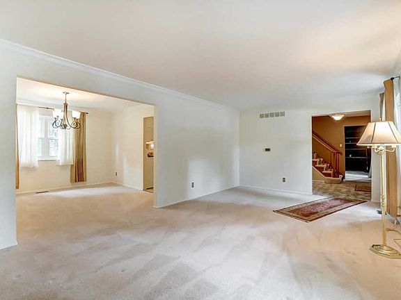 5th image of 10320 Kingsport Dr