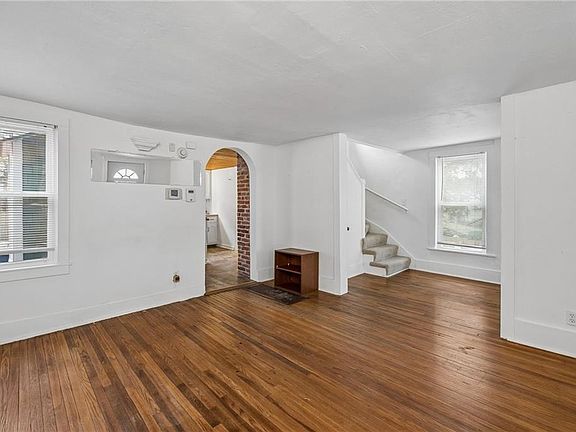 4th image of 2516 Charlotte St