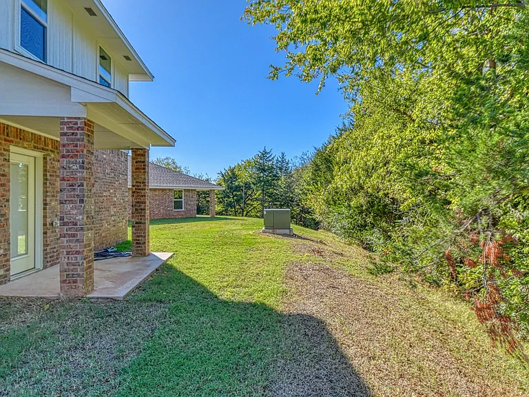 1002 Varenna Ln — Photo 33