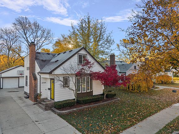 2nd image of 2344 Royal Ave
