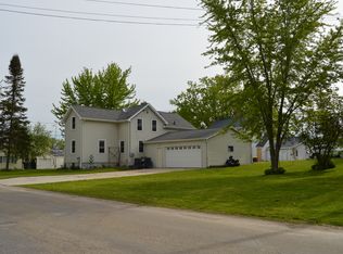 118 W Barrett St, Saint Cloud, WI 53079