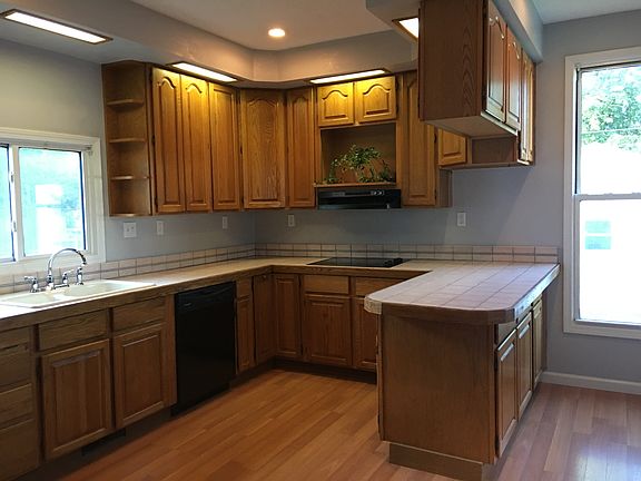 4th image of 2408 Shelby Ave