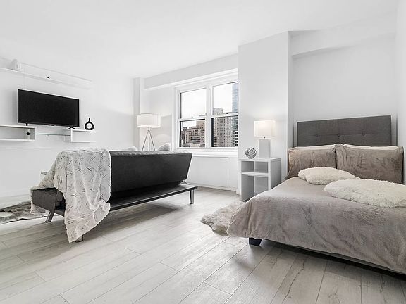 5th image of 224 E 60th St APT 11D