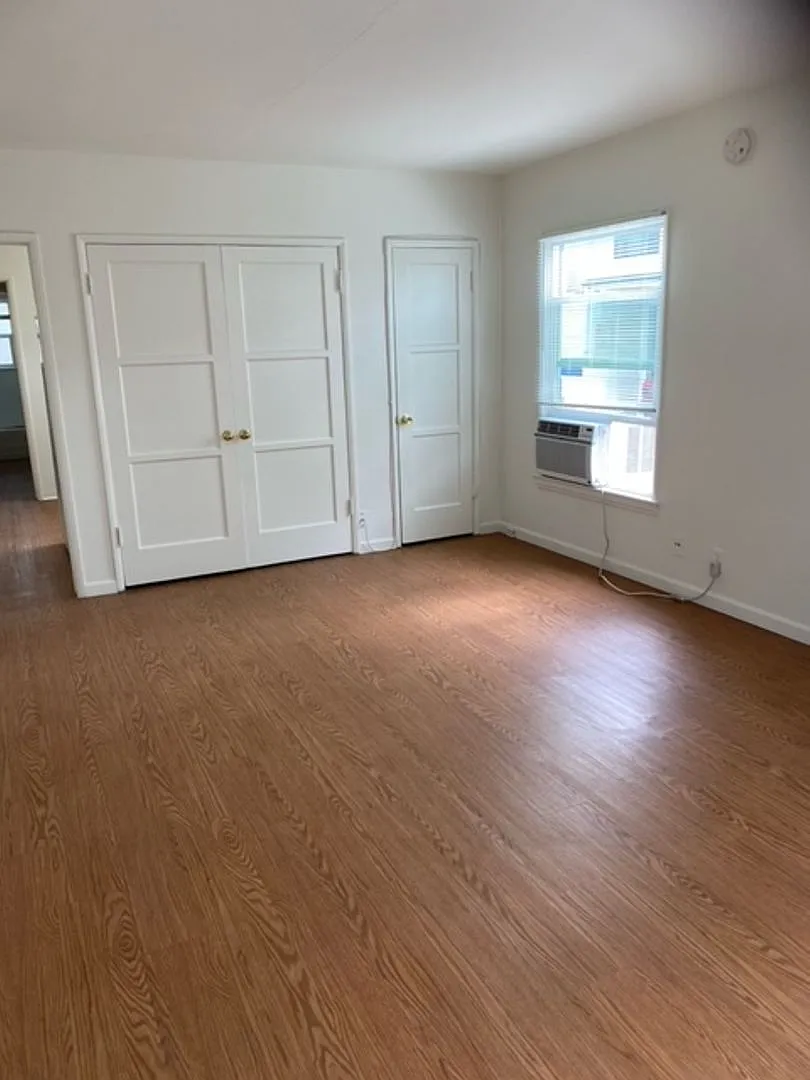 Adams Apartments -142/146 Rentals — Photo 2