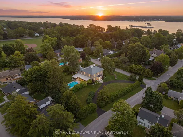 55 Cochrane Dr, Brockville, ON K6V 2Y9