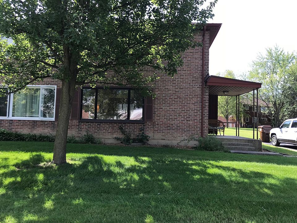 1st image of 305 Dogwood St