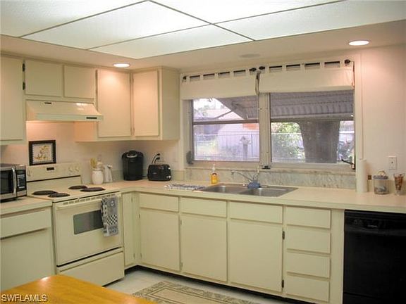 5th image of 1385 Torreya Cir