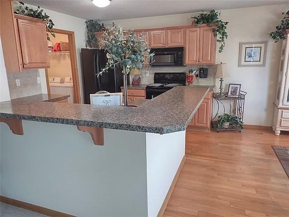 2nd image of 611 NW Eagle Dr