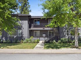 320 Waverly Street, 2