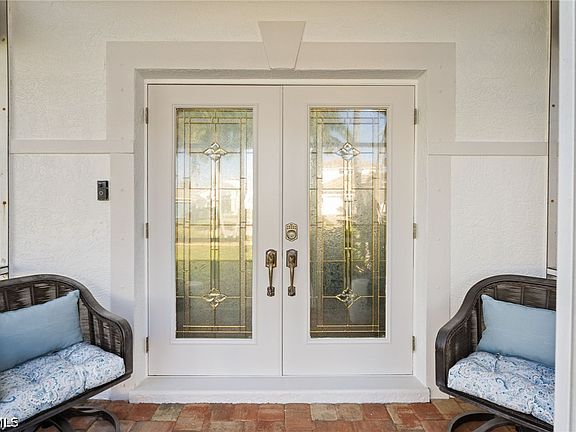 5th image of 4813 SW 25th Ct