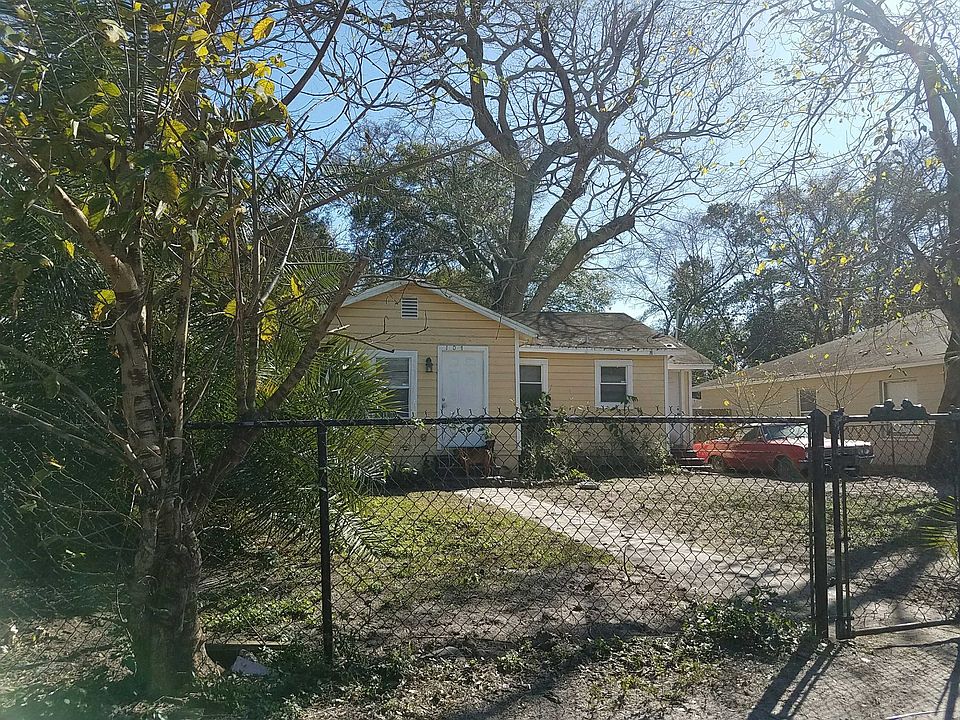 2nd image of 107 E Clinton St