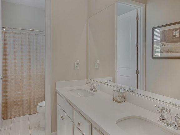 4th image of 1093 Yucca Dr